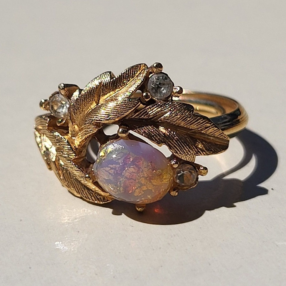 Vintage Avon Gold Tone Faux Opal Leaf Ring Size 7 Adjustable Botanical Crystal